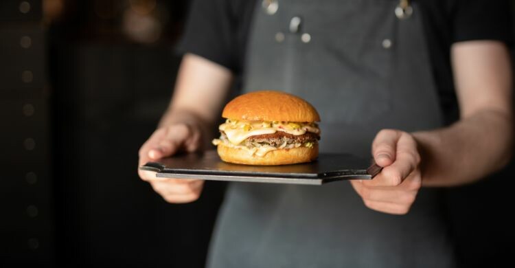 Después de probar cien hamburguesas distintas, nace el proyecto Hundred Burgers. (Adobe Stock)