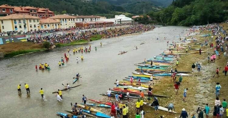 4 fiestas típicas de pueblo que no puedes perderte este verano (Adobe Stock)
