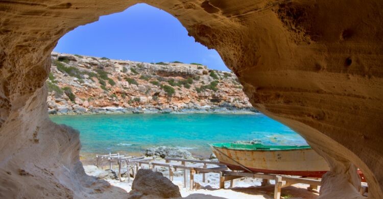 Cala en Baster, ubicada al norte de la isla de Formentera. (Adobe Stock)
