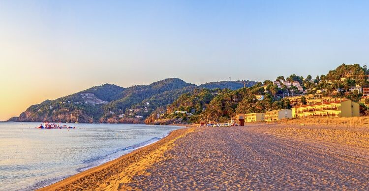 En la playa de Pals encontrarás en restaurante Solimar. (Adobe Stock)