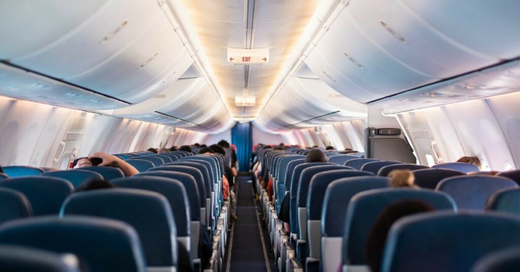 Estos son los asientos más seguros del avión, según los expertos