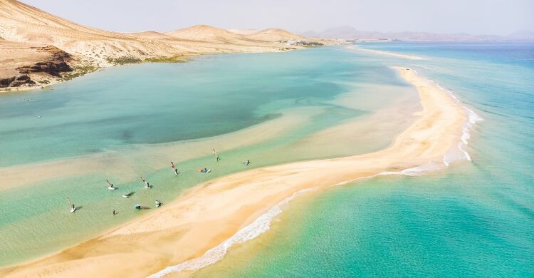 Playa del Sotavento, Fuerteventura, Islas Canarias. (Adobe Stock)