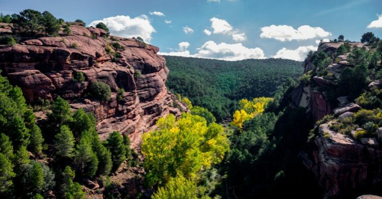 Uno de los mejores lugares para escalar en España se encuentra en la Sierra de Albarracín, Teruel. (Adobe Stock)