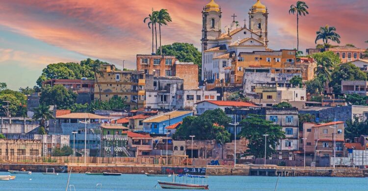 Vista panorámica del casco antiguo del Salvador de Bahía, en Brasil. (Adobe Stock)