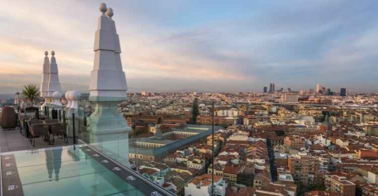 Vistas desde lo alto del edificio RIU Plaza de España, en Madrid. (Adobe Stock)