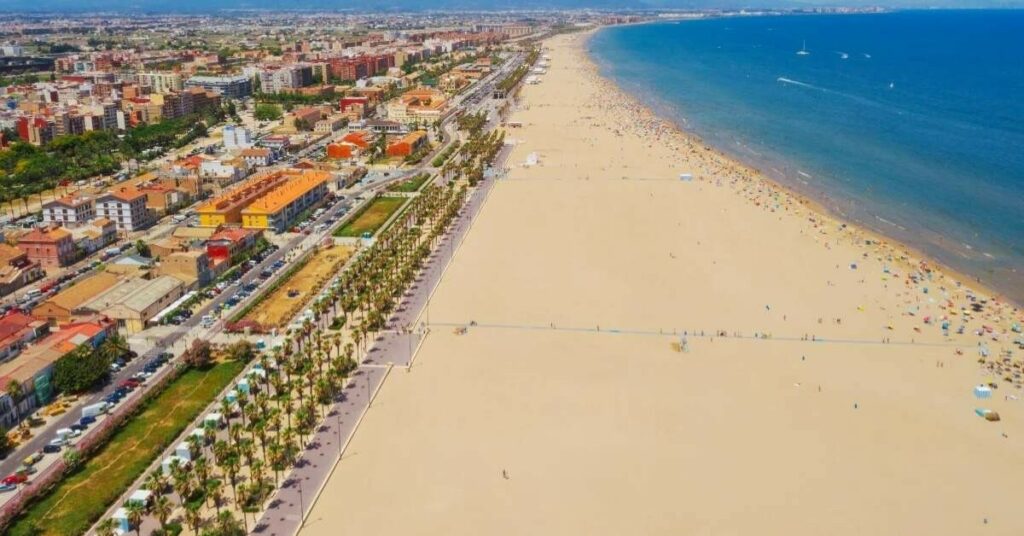Sigue leyendo 4 playas de Valencia a las que llegar en tren