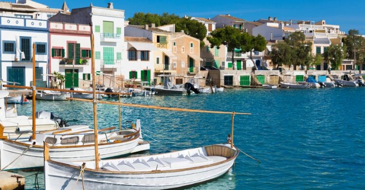 Viaje en barco por las Islas Baleares (Canva)