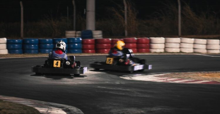 El Karting Asupark es uno de los más impresionantes por la noche, gracias a la iluminación. (Adobe Stock)