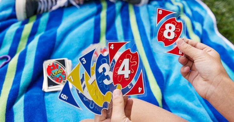 Juego UNO resistente al agua (Amazon)