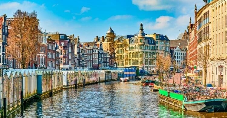 Países Bajos es uno de los mejores destinos gay friendly (Adobe Stock)