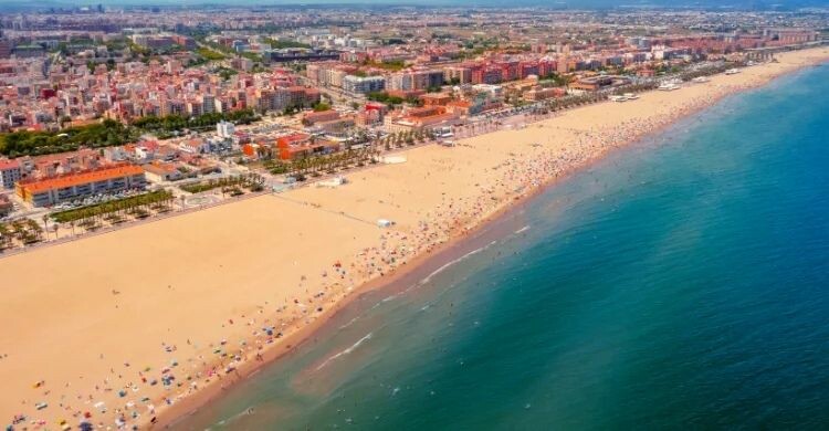 Playa de la Malvarrosa en Valencia (Adobe Stock)