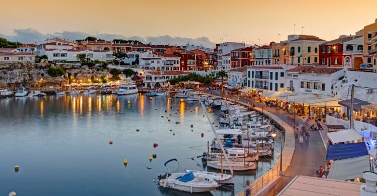 Port des Castell, en Menorca, en las Islas Baleares, en España. (Adobe Stock)