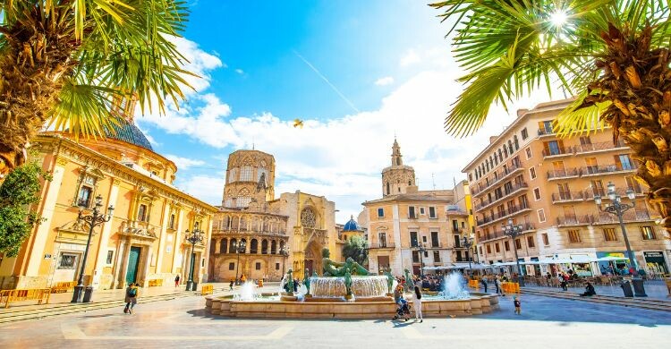Valencia es uno de los destinos baratos para jubilados en España. (Adobe Stock)