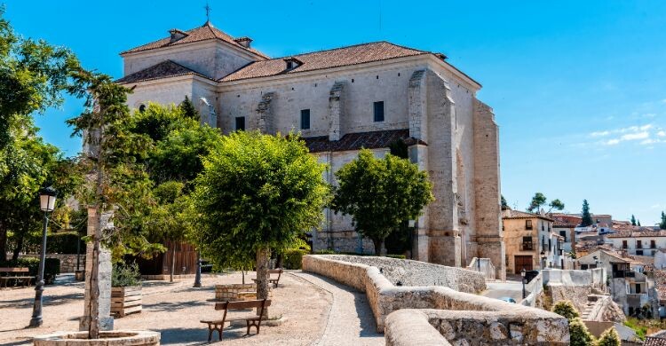 Visita la Iglesia de Nuestra Señora de la Asunción, en Chinchón, Madrid, España. (Adobe Stock)