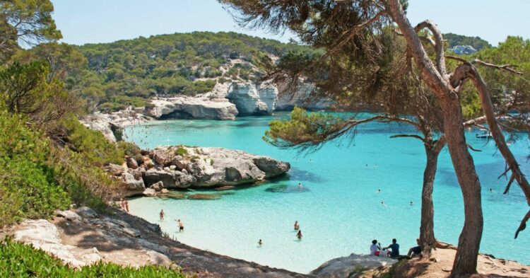 ¡Ofertas de última hora! Menorca, Málaga y más