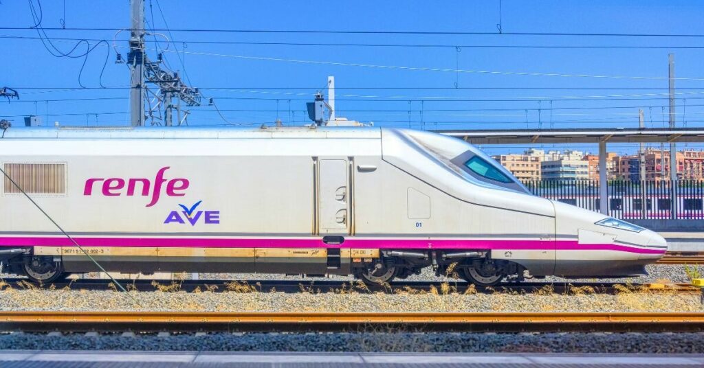 Sigue leyendo ¡Últimos días! Renfe lanza billetes de AVE desde solo 7€ para este verano