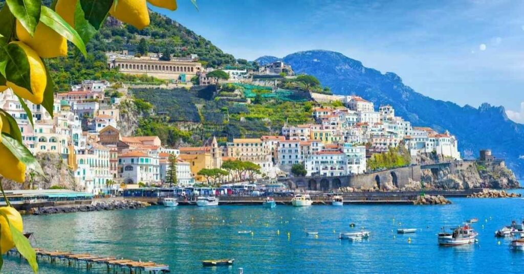 Sigue leyendo 4 imprescindibles que ver en Amalfi