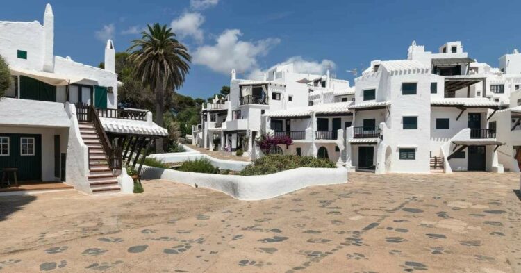 Sigue leyendo Binibeca, el encanto de un pueblo de Menorca