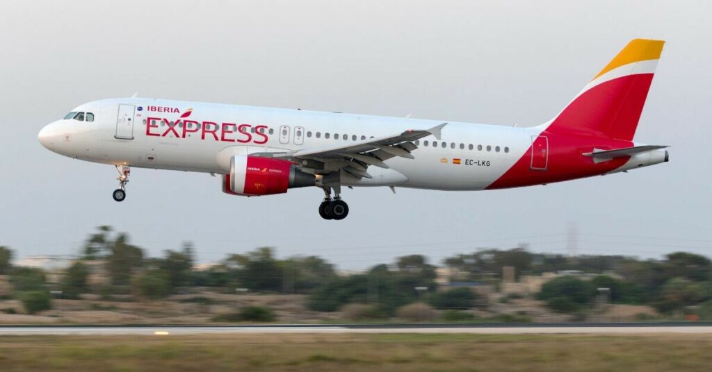 Iberia Express anuncia descuentos de hasta el 45% para viajar a Baleares