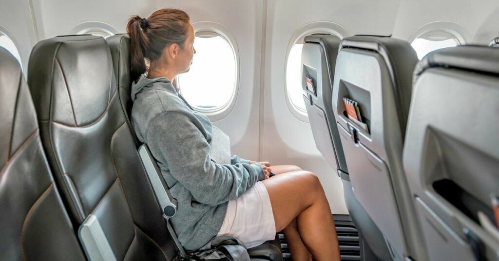 Sigue leyendo Experta en protocolo revela cómo pedir cambiar de asiento en un avión