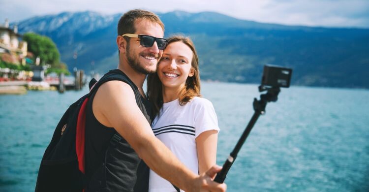 Usa una cámara deportiva en tus viajes (Adobe Stock)