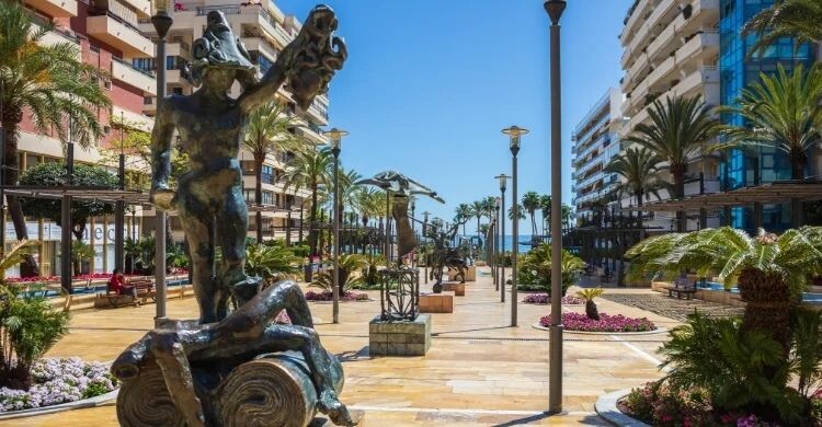 Avenida del Mar en Marbella (Adobe Stock)