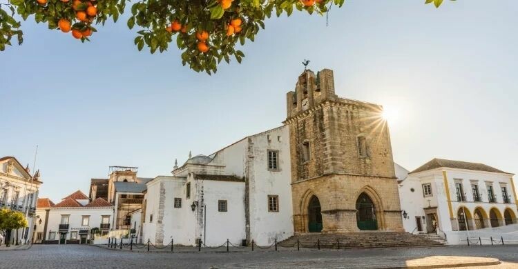 Catedral de Faro en Portugal (Adobe Stock)
