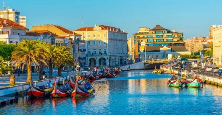 Excursión por los canales en Aveiro, Portugal (Adobe Stock)