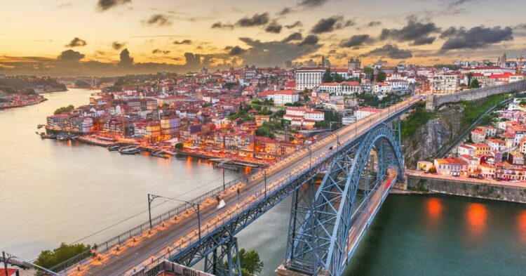 Escápate a Oporto: Vuelos de ida y vuelta desde 33€