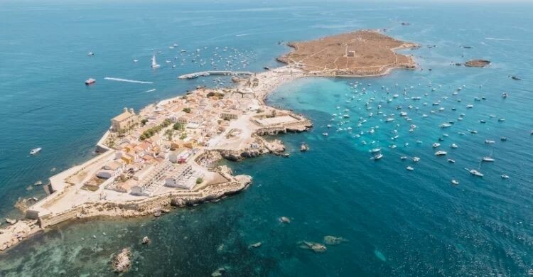 ¿Merece la pena ir a la isla de Tabarca? (Adobe Stock)