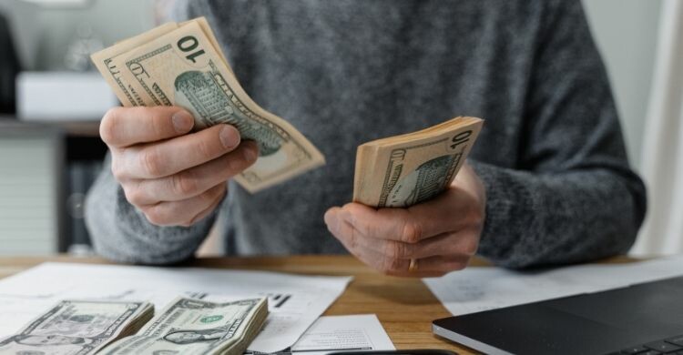 4 cosas que debes llevar en tu mochila de viaje (Canva)