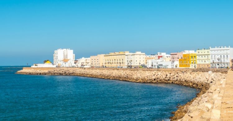 Placas Solares en Cádiz (Envato)