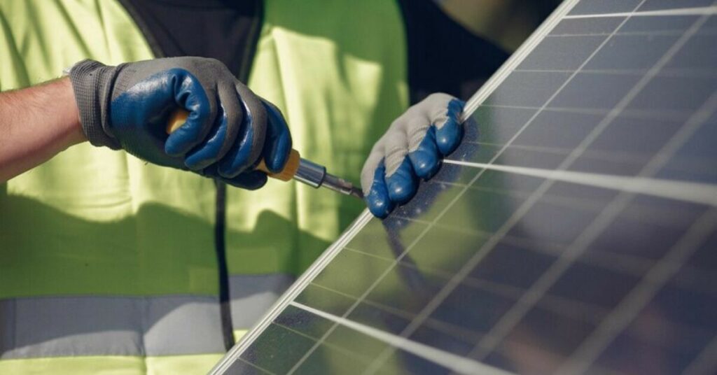 Sigue leyendo Ahorra dinero y energía en tu casa de vacaciones en Cádiz con Solar 21