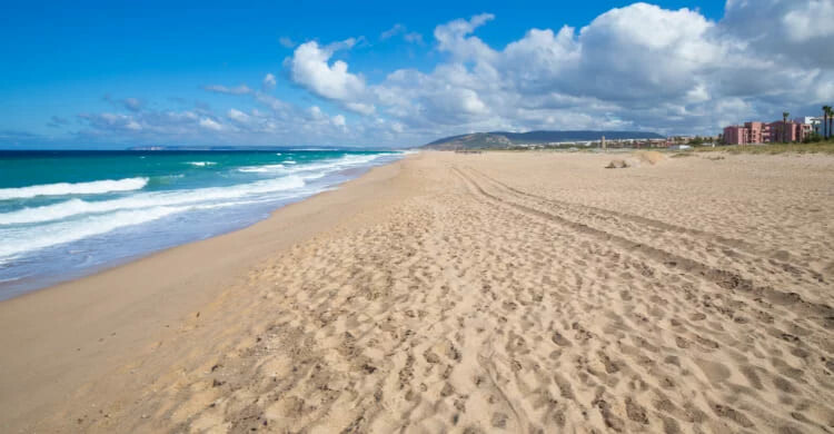 Playa de Zahara en Cádiz (Adobe Stock)