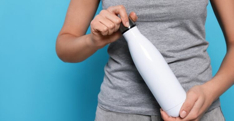 Botella térmica de acero inoxidable (Canva)