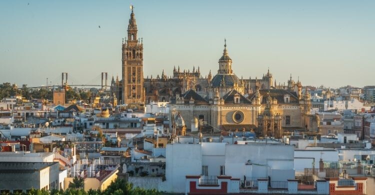 Los 4 mejores tours de miedo de España (Canva)