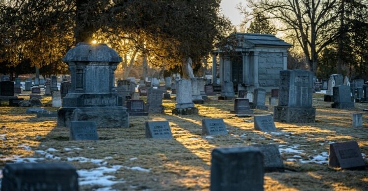 Los cementerios más impresionantes y terroríficos de España (Canva)