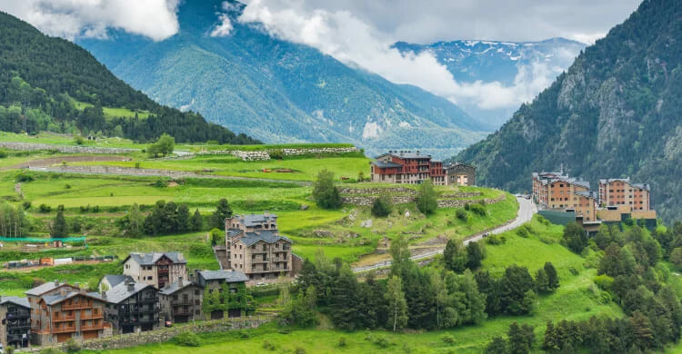 Hoteles en Andorra La Vella (Envato)