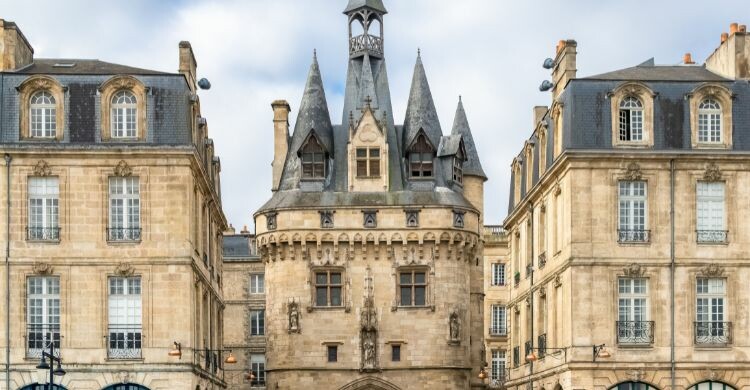 La puerta de Cailhau es una de las entradas a la ciudad medieval de Burdeos