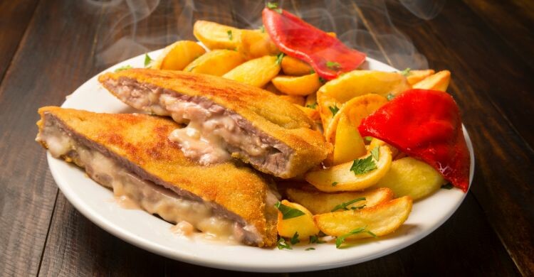 Hermanos Orbás es uno de los restaurantes más antiguos donde comer cachopo en Madrid