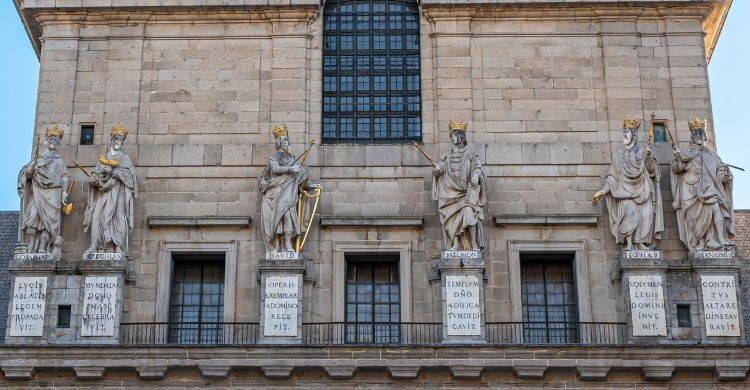 En los panteones del monasterio están enterrados los reyes de España