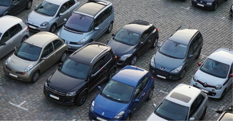 Hay varias calles cercanas al recinto para poder dejar el coche