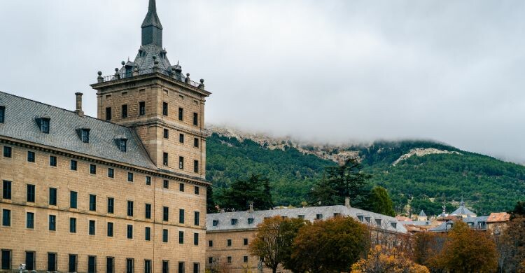 Los dos palacios reales son de lo más destacado que ver y hacer en El Escorial