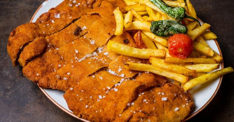 Arrabal es uno de los sitios más destacados para comer cachopo en Madrid