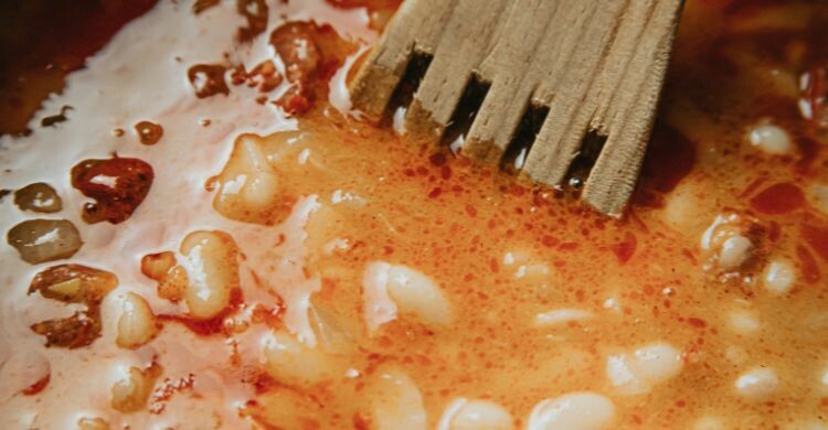 Casa Ormaza acompaña su fabada con croquetas de Gamoneu