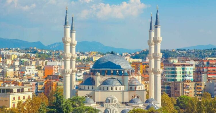 Escápate a Albania: Vuelos de ida y vuelta desde 47€