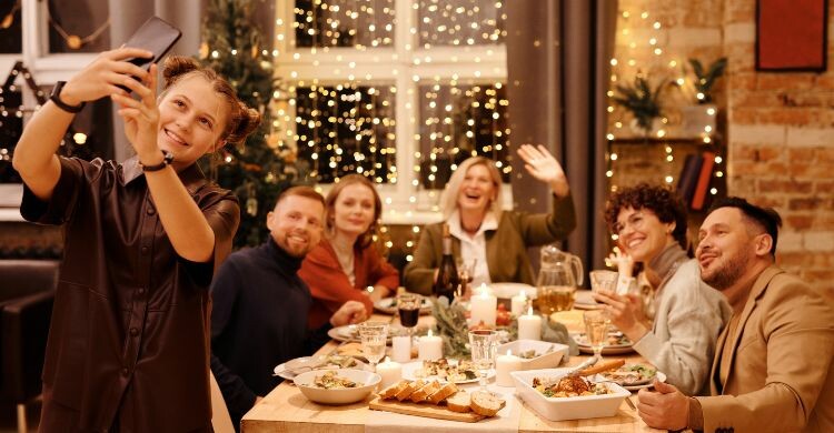 Raimunda ofrece comida casera en sus menús de Navidad (Canva)