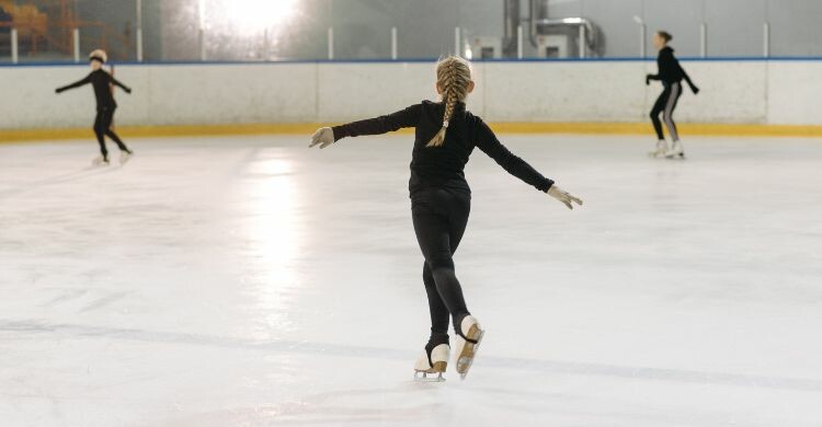 El Estadio Metropolitano pasa del fútbol al patinaje en Navidad