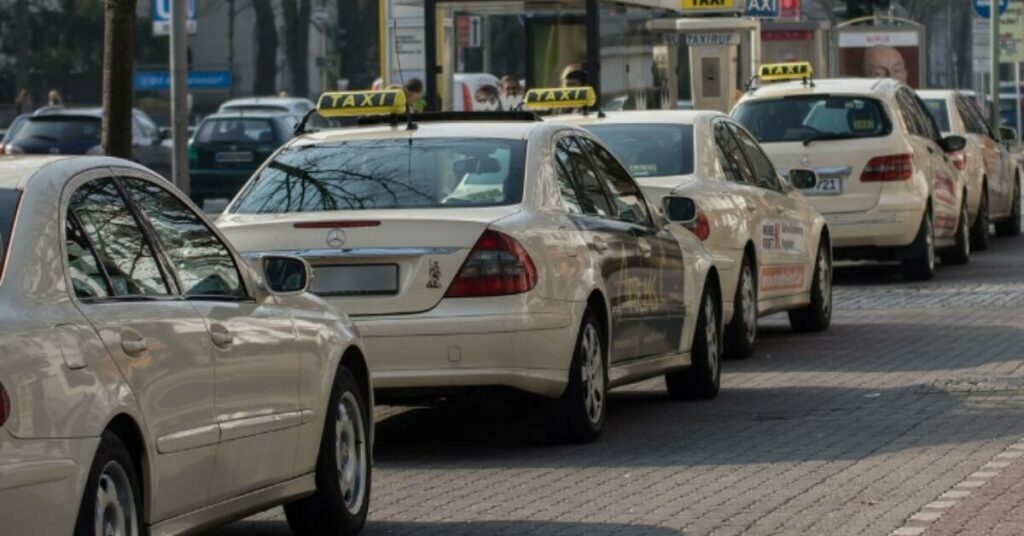 Sigue leyendo Reserva online de taxis y transfers en España con Zonetransfers.com