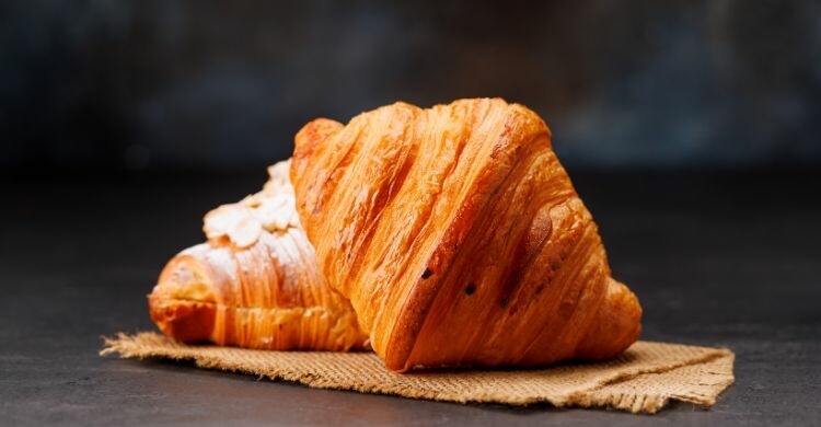 Eric Kayser hornea los croissants de manera especial